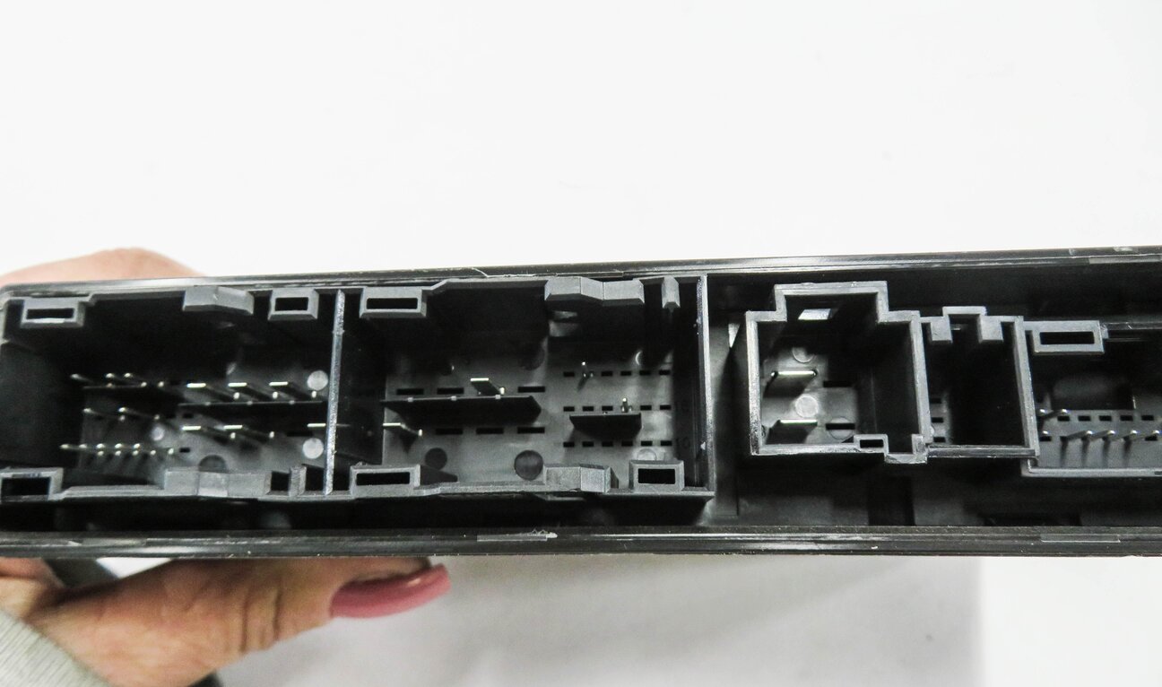 Thumbnail 7: 2018 AUDI A4 (B9 8W) LEFT FRONT DRIVER SEAT MEMORY CONTROL MODULE
