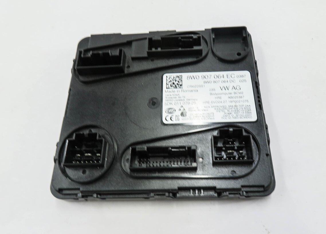 Thumbnail 2: 2018 AUDI A4 (B9 8W) REAR TRUNK BODY CONTROL MODULE COMPUTER BCM