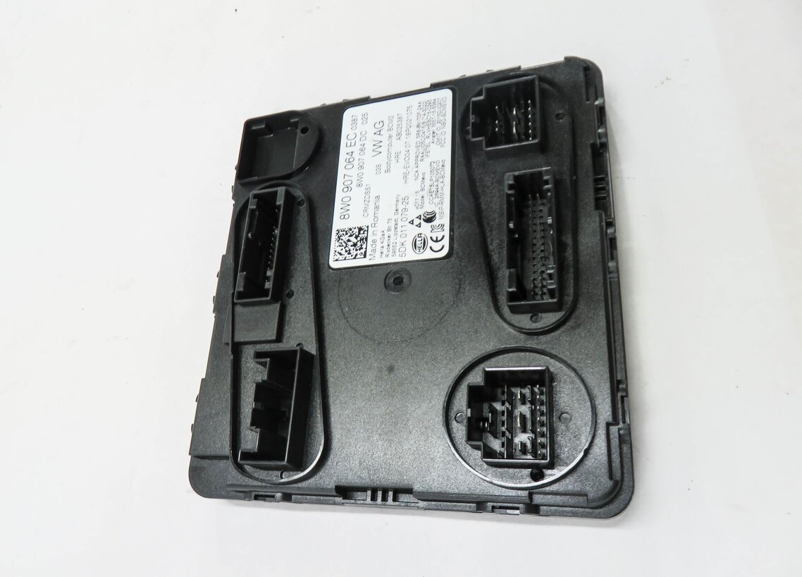 Thumbnail 3: 2018 AUDI A4 (B9 8W) REAR TRUNK BODY CONTROL MODULE COMPUTER BCM