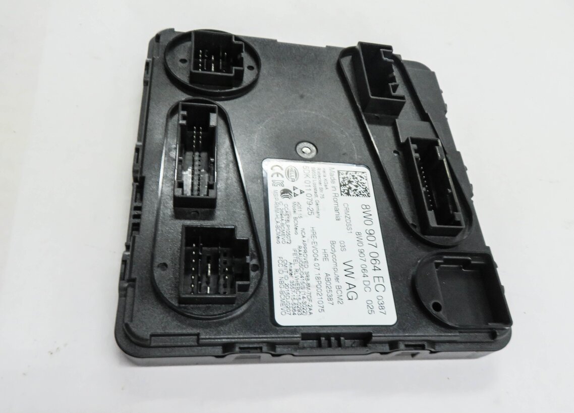 Thumbnail 4: 2018 AUDI A4 (B9 8W) REAR TRUNK BODY CONTROL MODULE COMPUTER BCM