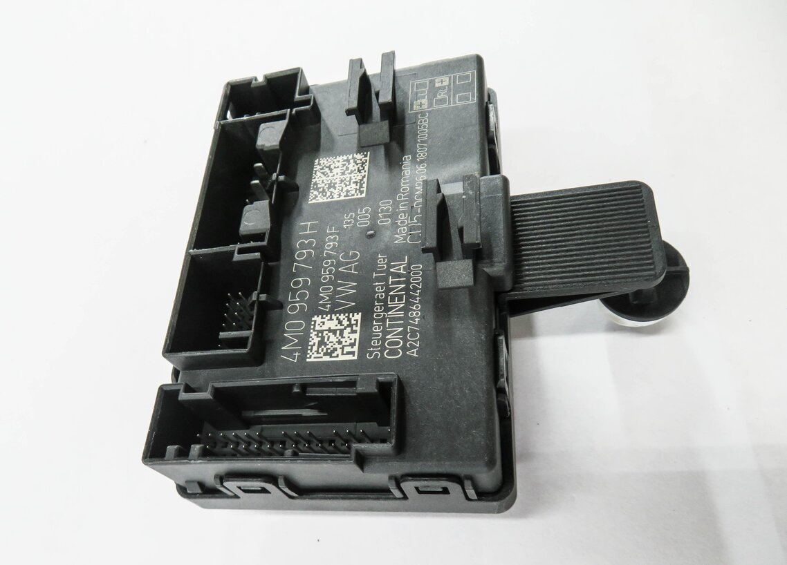 Thumbnail 3: 2018 AUDI A4 (B9 8W) LEFT FRONT DRIVER DOOR CONTROL MODULE