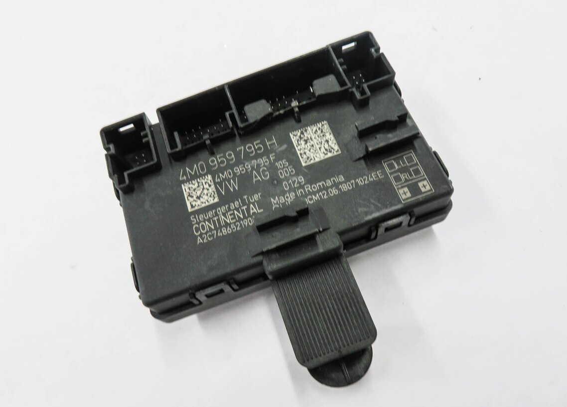 2018 AUDI A4 (B9 8W) RIGHT REAR DOOR CONTROL MODULE