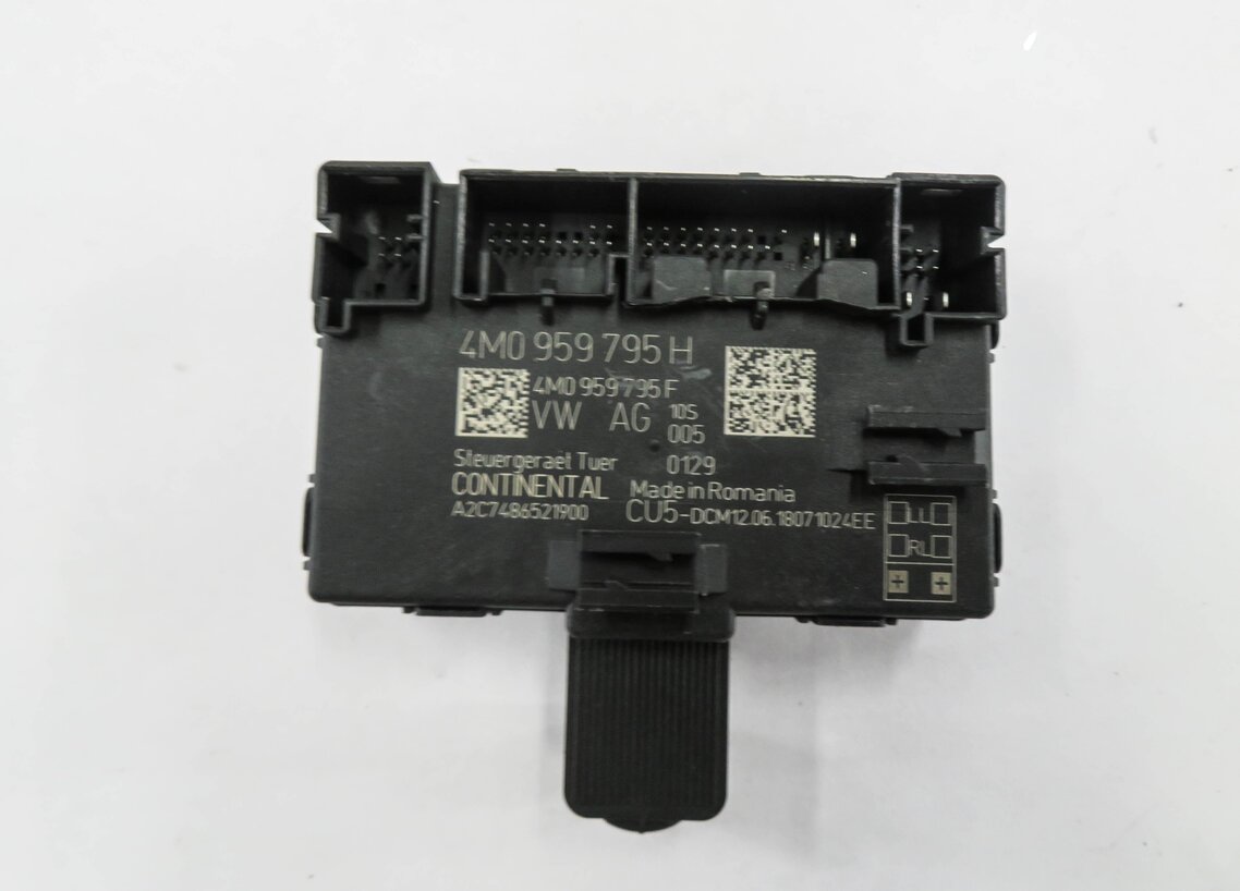 Thumbnail 2: 2018 AUDI A4 (B9 8W) RIGHT REAR DOOR CONTROL MODULE