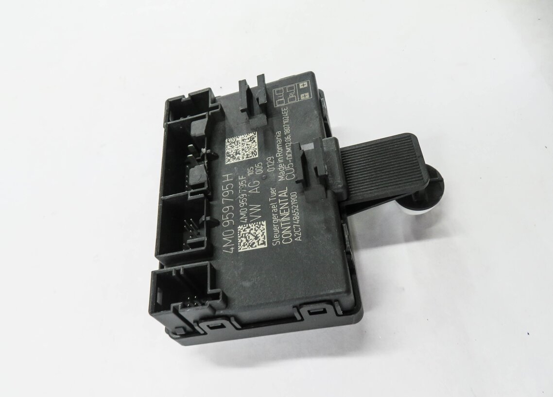 Thumbnail 3: 2018 AUDI A4 (B9 8W) RIGHT REAR DOOR CONTROL MODULE