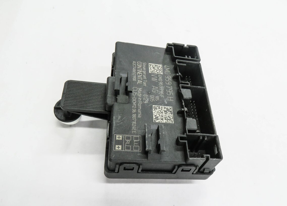 Thumbnail 4: 2018 AUDI A4 (B9 8W) RIGHT REAR DOOR CONTROL MODULE