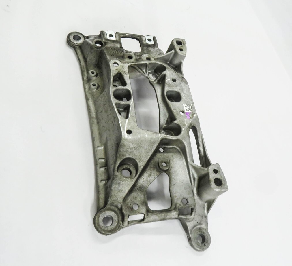Thumbnail 4: 2018 AUDI A4 (B9 8W) 2.0L TURBO ENGINE - TRANSMISSION CROSSMEMBER MOUNT BRACKET