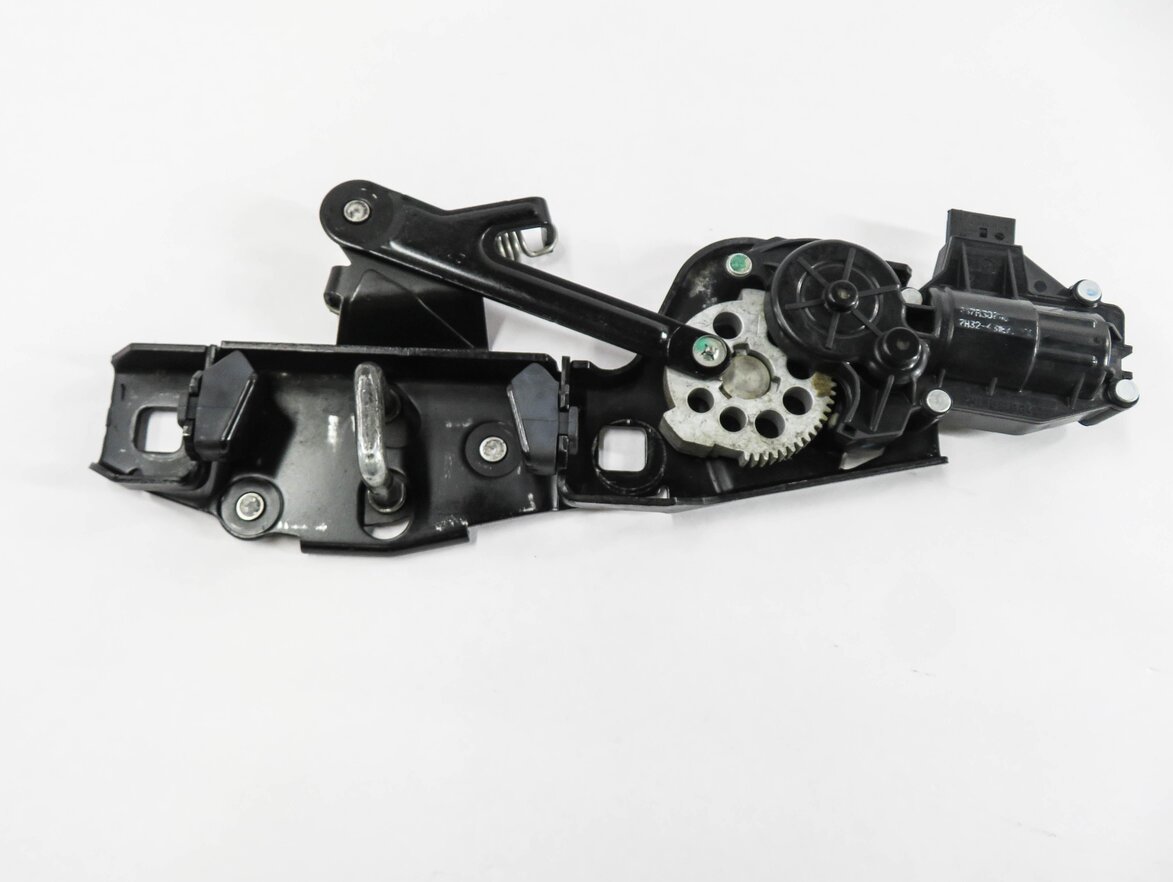 Thumbnail 2: 2010 RANGE ROVER SPORT (L320) REAR TRUNK LOCK LATCH ACTUATOR STRIKER PLATE
