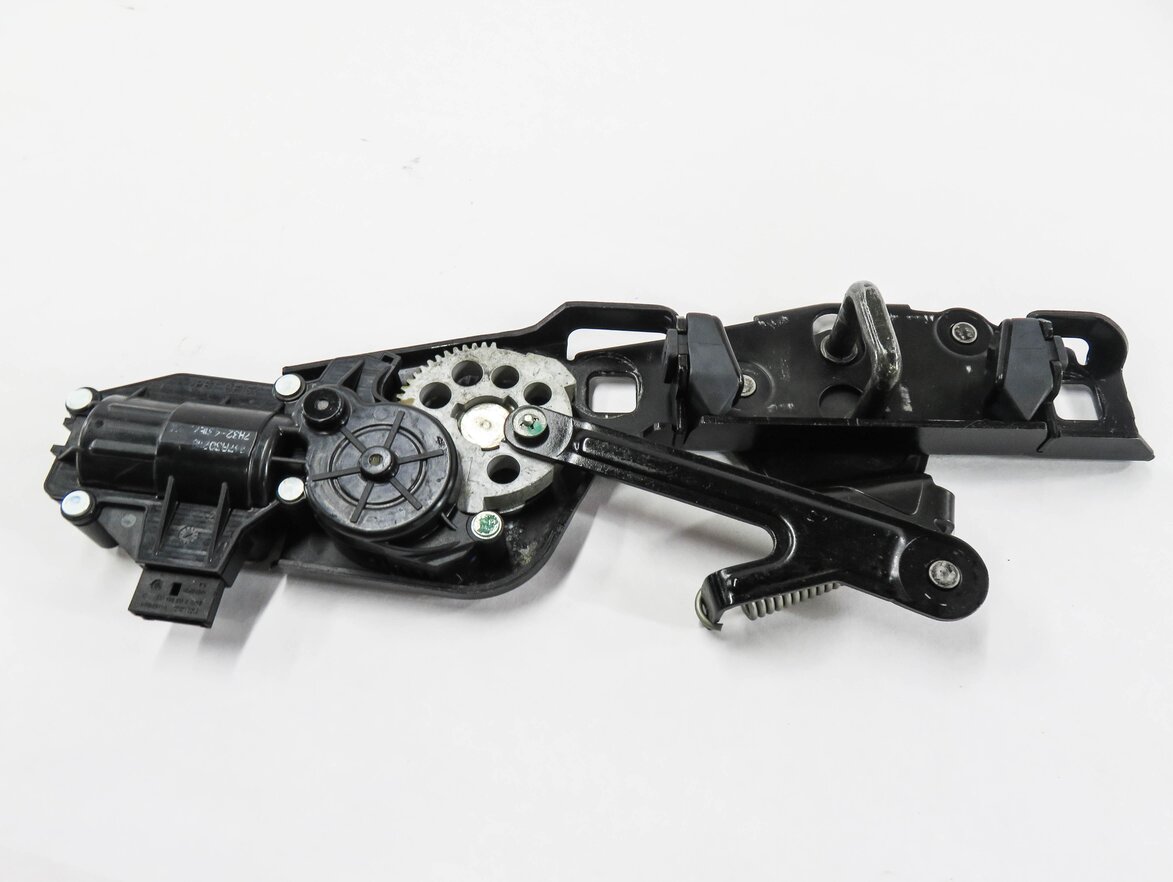 Thumbnail 5: 2010 RANGE ROVER SPORT (L320) REAR TRUNK LOCK LATCH ACTUATOR STRIKER PLATE