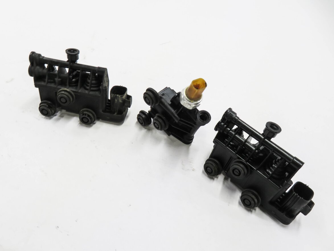 2010 RANGE ROVER SPORT (L320) AIR SUSPENSION VALVE BLOCK SET-3