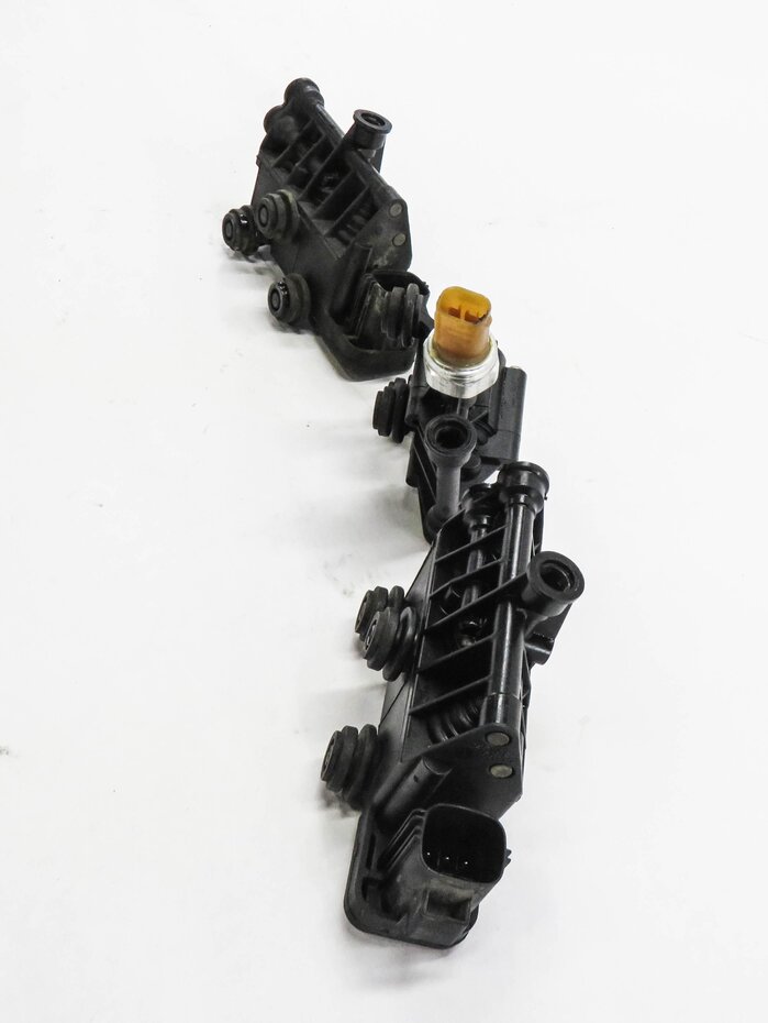 Thumbnail 4: 2010 RANGE ROVER SPORT (L320) AIR SUSPENSION VALVE BLOCK SET-3