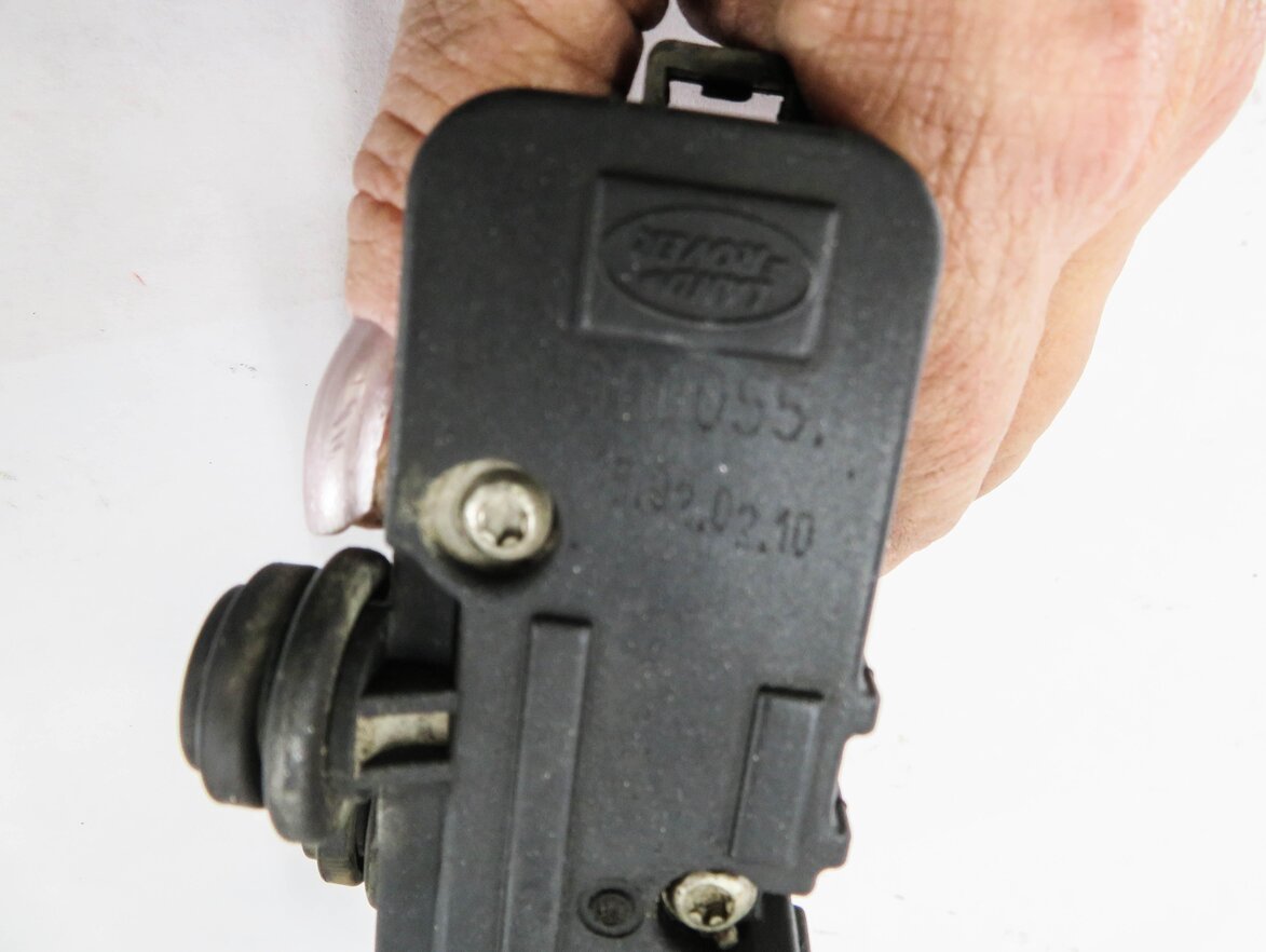 Thumbnail 6: 2010 RANGE ROVER SPORT (L320) AIR SUSPENSION VALVE BLOCK SET-3