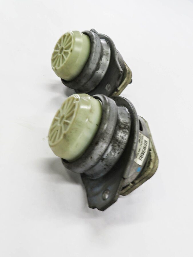 Thumbnail 3: 2010 RANGE ROVER SPORT (L320) 5.0L ENGINE LEFT & RIGHT MOTOR MOUNT BRACKET SET