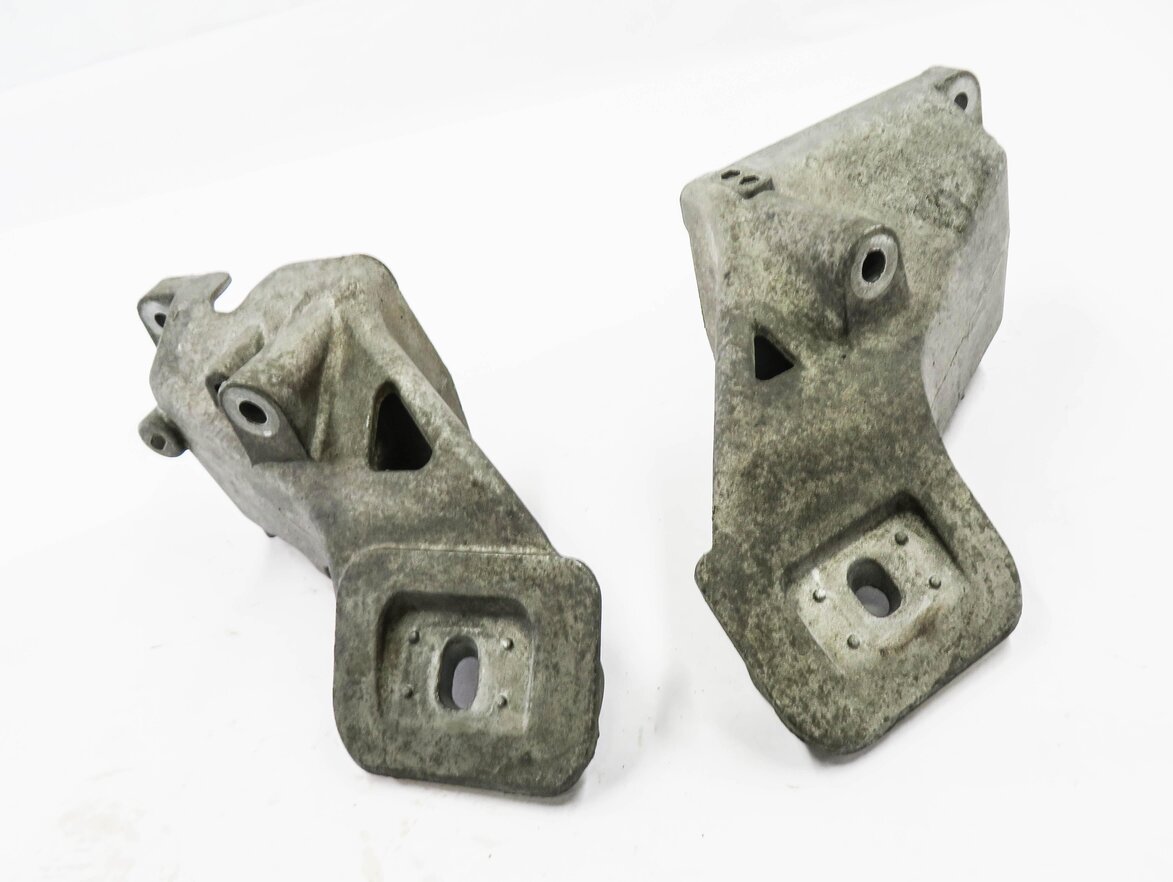 Thumbnail 2: 2010 RANGE ROVER SPORT (L320) 5.0L ENGINE - LEFT & RIGHT MOTOR MOUNT BRACKET SET