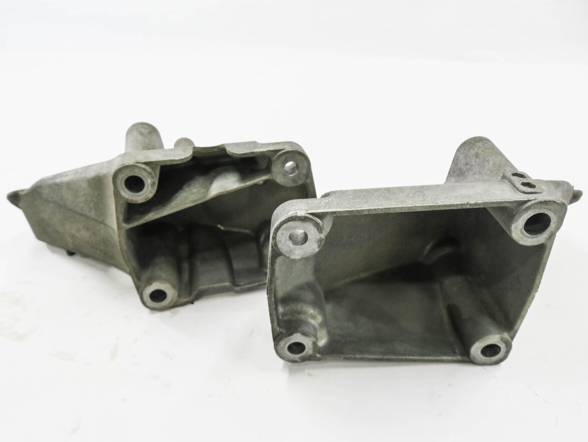 Thumbnail 5: 2010 RANGE ROVER SPORT (L320) 5.0L ENGINE - LEFT & RIGHT MOTOR MOUNT BRACKET SET