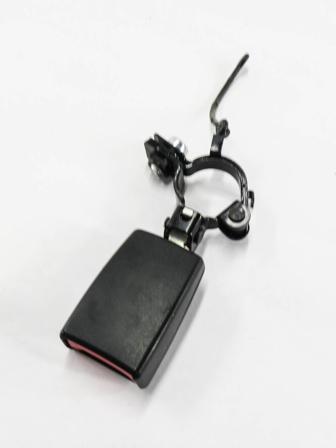 Thumbnail 1: 2010 RANGE ROVER SPORT (L320) REAR 2nd ROW SEAT - LEFT SEATBELT BUCKLE RECEIVER
