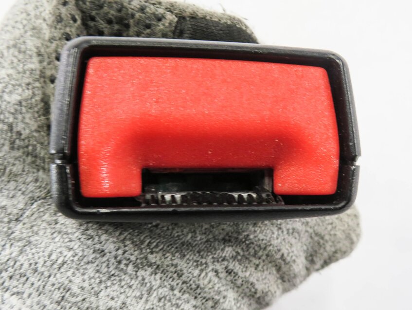 Thumbnail 6: 2010 RANGE ROVER SPORT (L320) REAR 2nd ROW SEAT - RIGHT SEATBELT BUCKLE RECEIVER