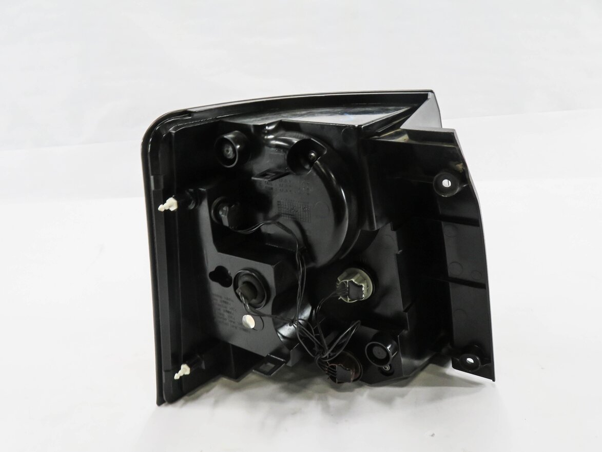 Thumbnail 6: 2010-2011 RANGE ROVER SPORT (L320) RIGHT PASSENGER TAILLIGHT BRAKE LIGHT LAMP