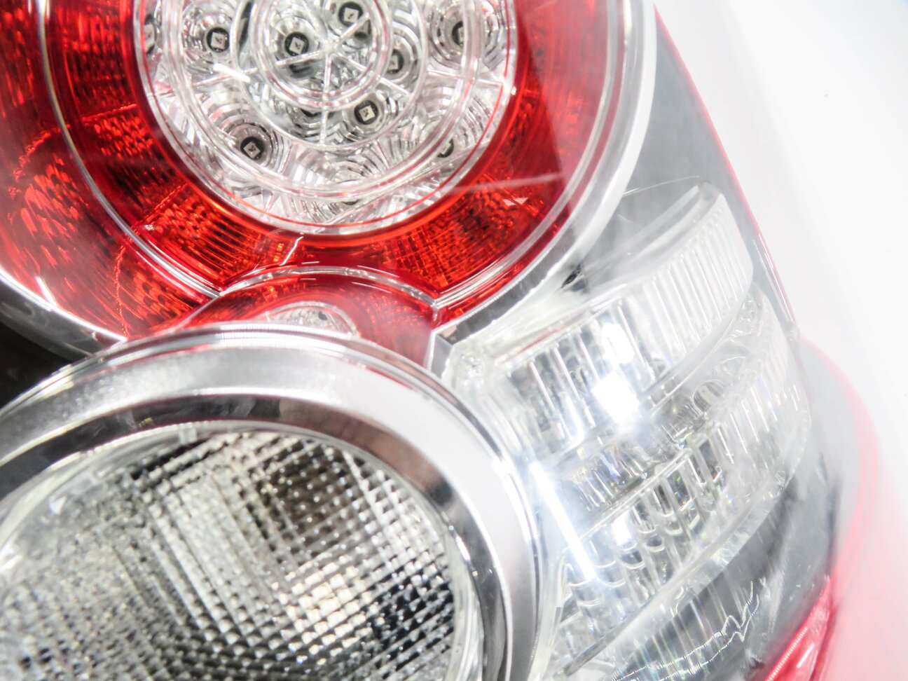 Thumbnail 7: 2010-2011 RANGE ROVER SPORT (L320) RIGHT PASSENGER TAILLIGHT BRAKE LIGHT LAMP