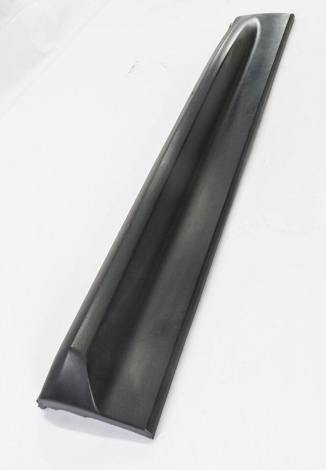 Thumbnail 3: 2010 RANGE ROVER SPORT (L320) LEFT FRONT DRIVER DOOR RUNNER TRIM MOULDING