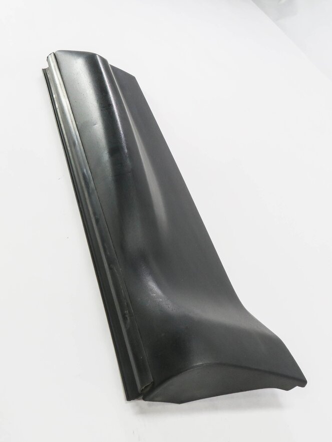 Thumbnail 3: 2010 RANGE ROVER SPORT (L320) LEFT REAR DOOR RUNNER TRIM MOULDING