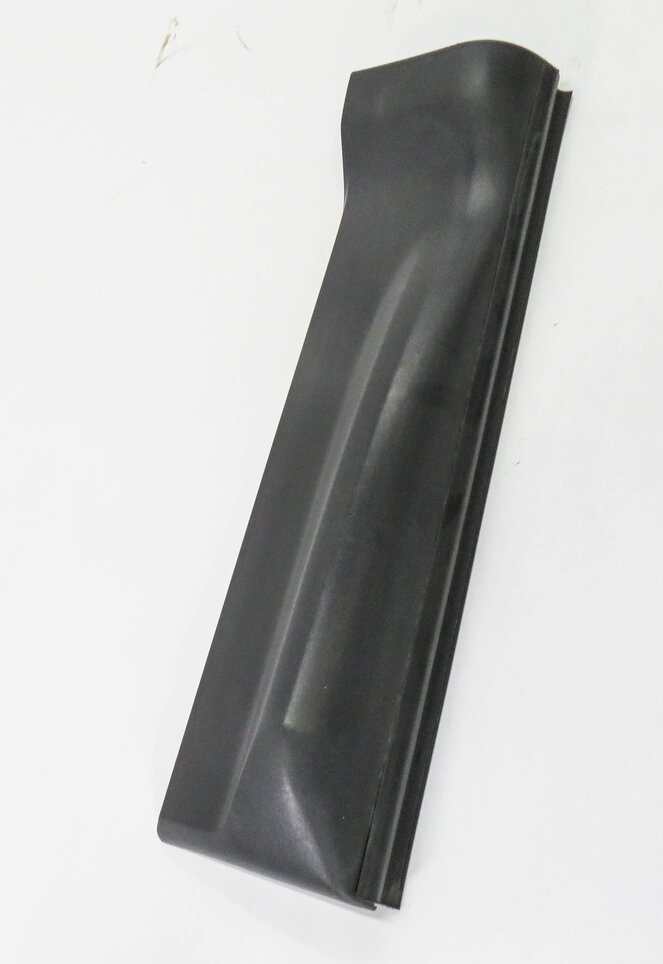 Thumbnail 4: 2010 RANGE ROVER SPORT (L320) LEFT REAR DOOR RUNNER TRIM MOULDING