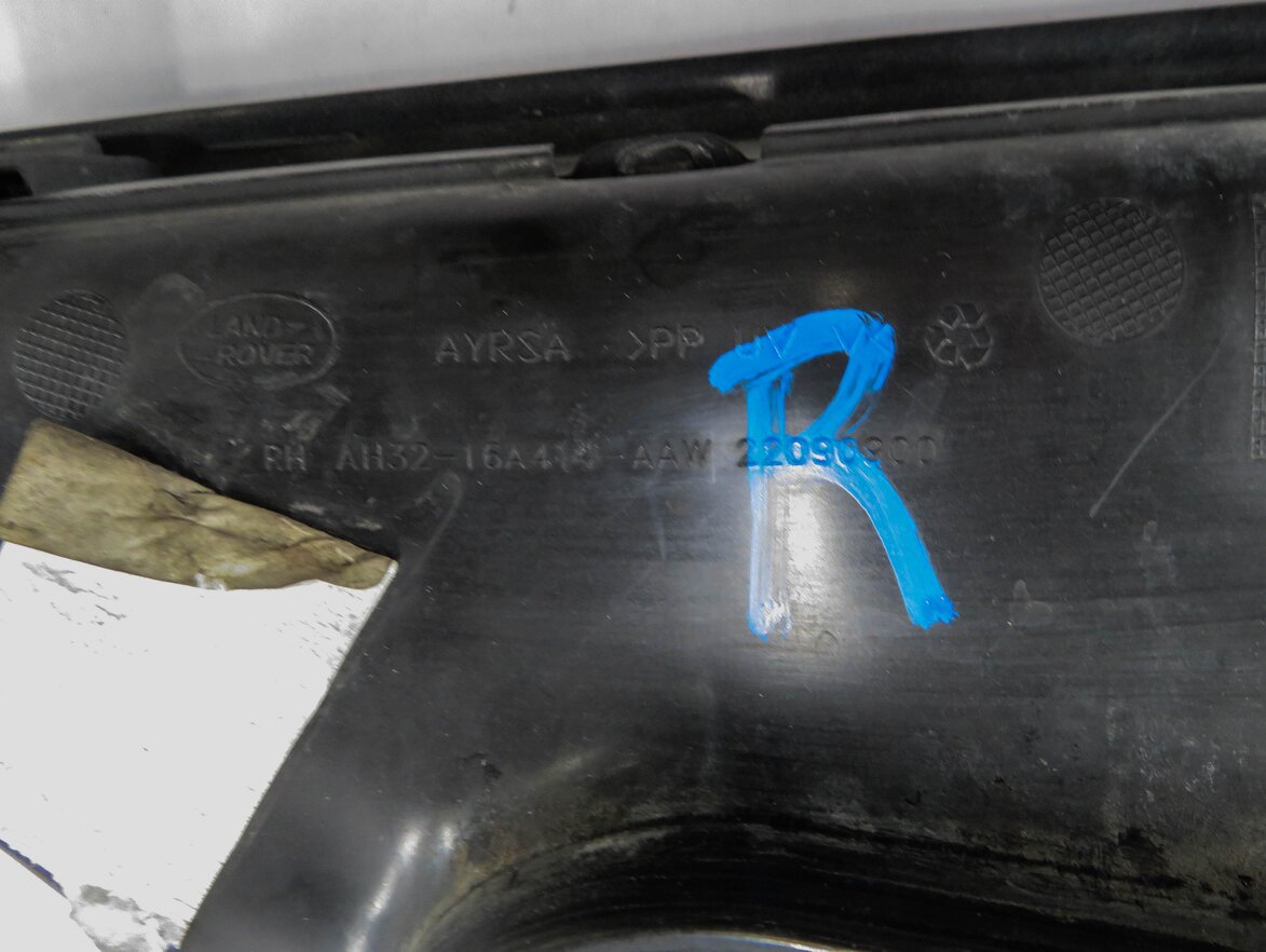 Thumbnail 6: 2010 RANGE ROVER SPORT (L320) RIGHT FRONT PASSENGER FENDER GRILLE TRIM