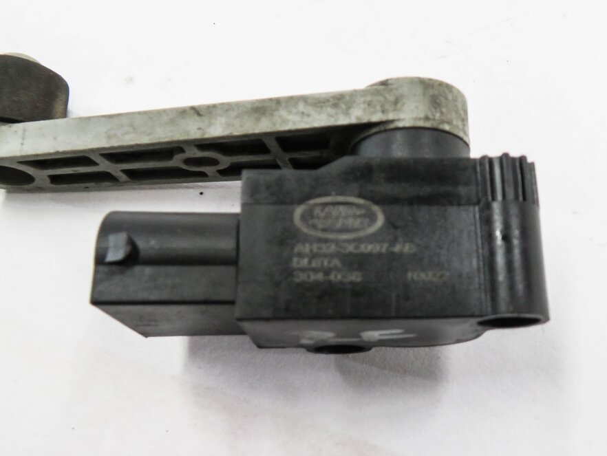 Thumbnail 6: 2010 RANGE ROVER SPORT (L320) RIGHT FRONT SUSPENSION HEIGHT LEVEL SENSOR