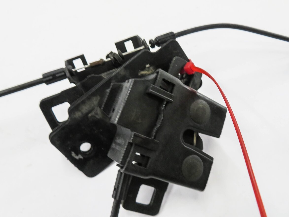 Thumbnail 3: 2010 RANGE ROVER SPORT (L320) FRONT LEFT & RIGHT LOWER HOOD LOCK LATCH SET-2