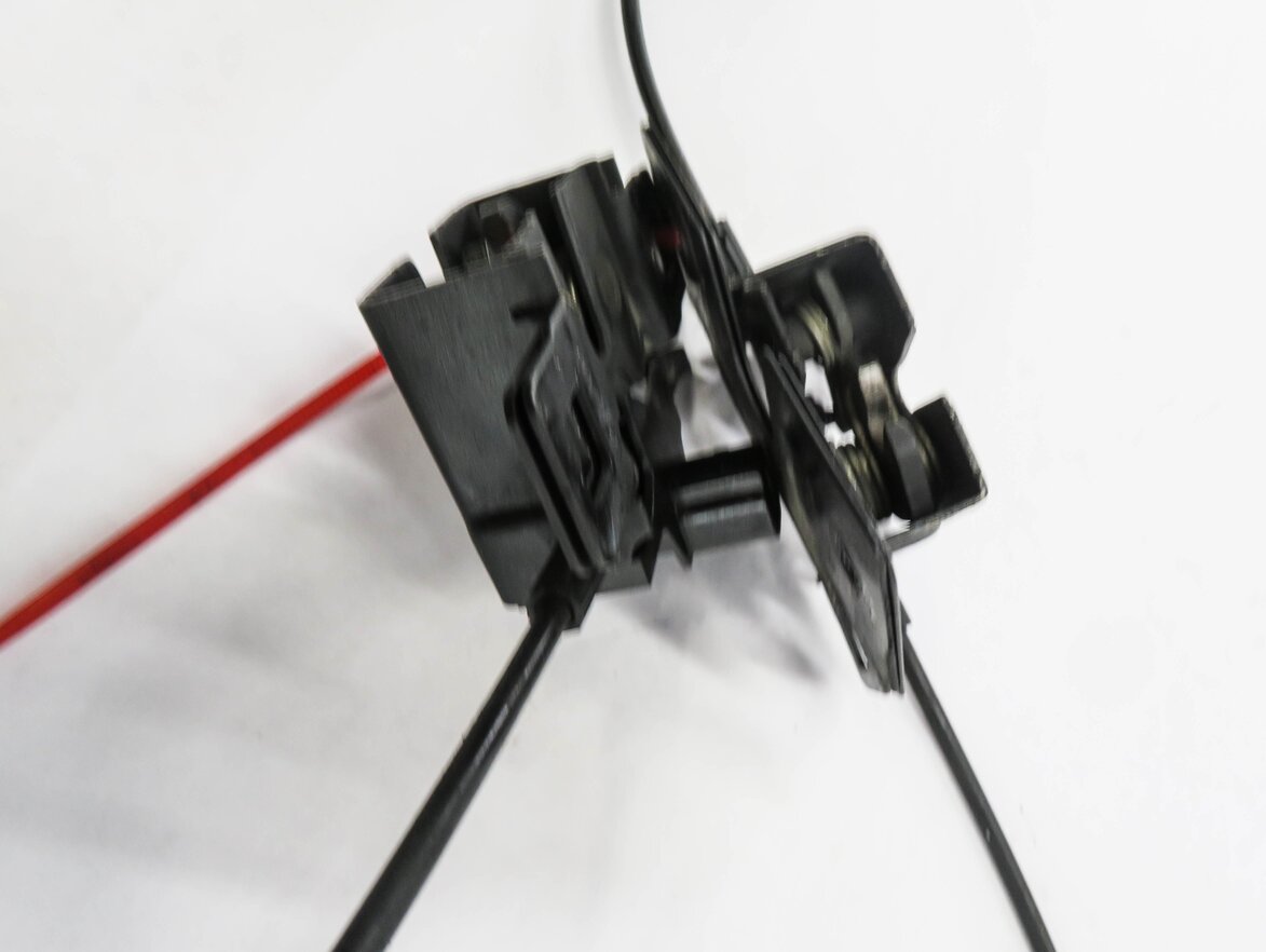 Thumbnail 6: 2010 RANGE ROVER SPORT (L320) FRONT LEFT & RIGHT LOWER HOOD LOCK LATCH SET-2