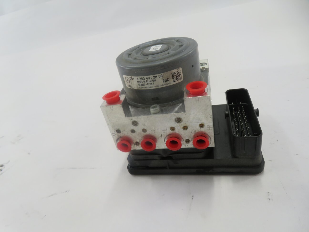 Thumbnail 2: 2016 MERCEDES C300 C450 (W205) SEDAN - ABS BRAKE PUMP w/ MODULE