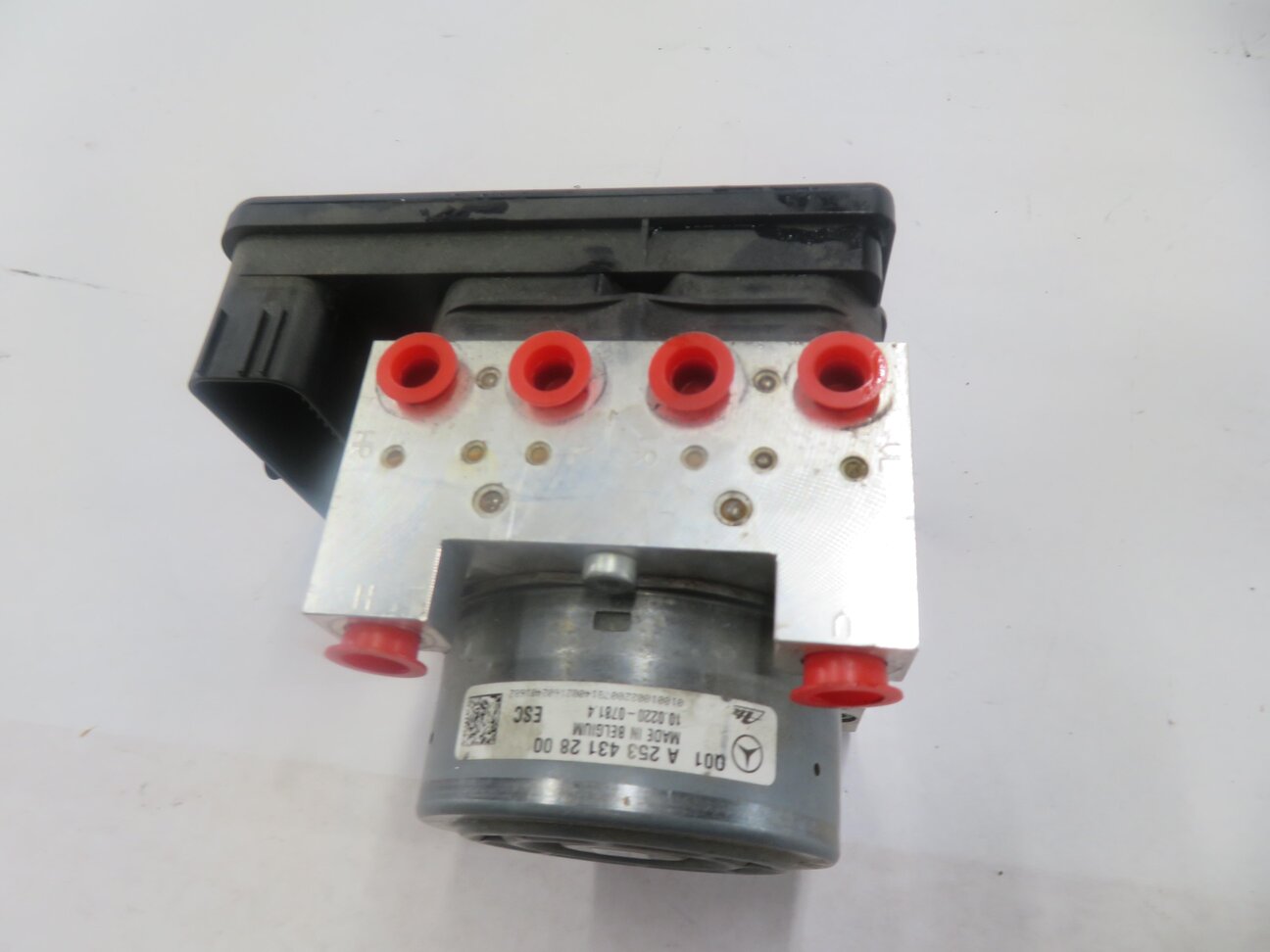 Thumbnail 6: 2016 MERCEDES C300 C450 (W205) SEDAN - ABS BRAKE PUMP w/ MODULE