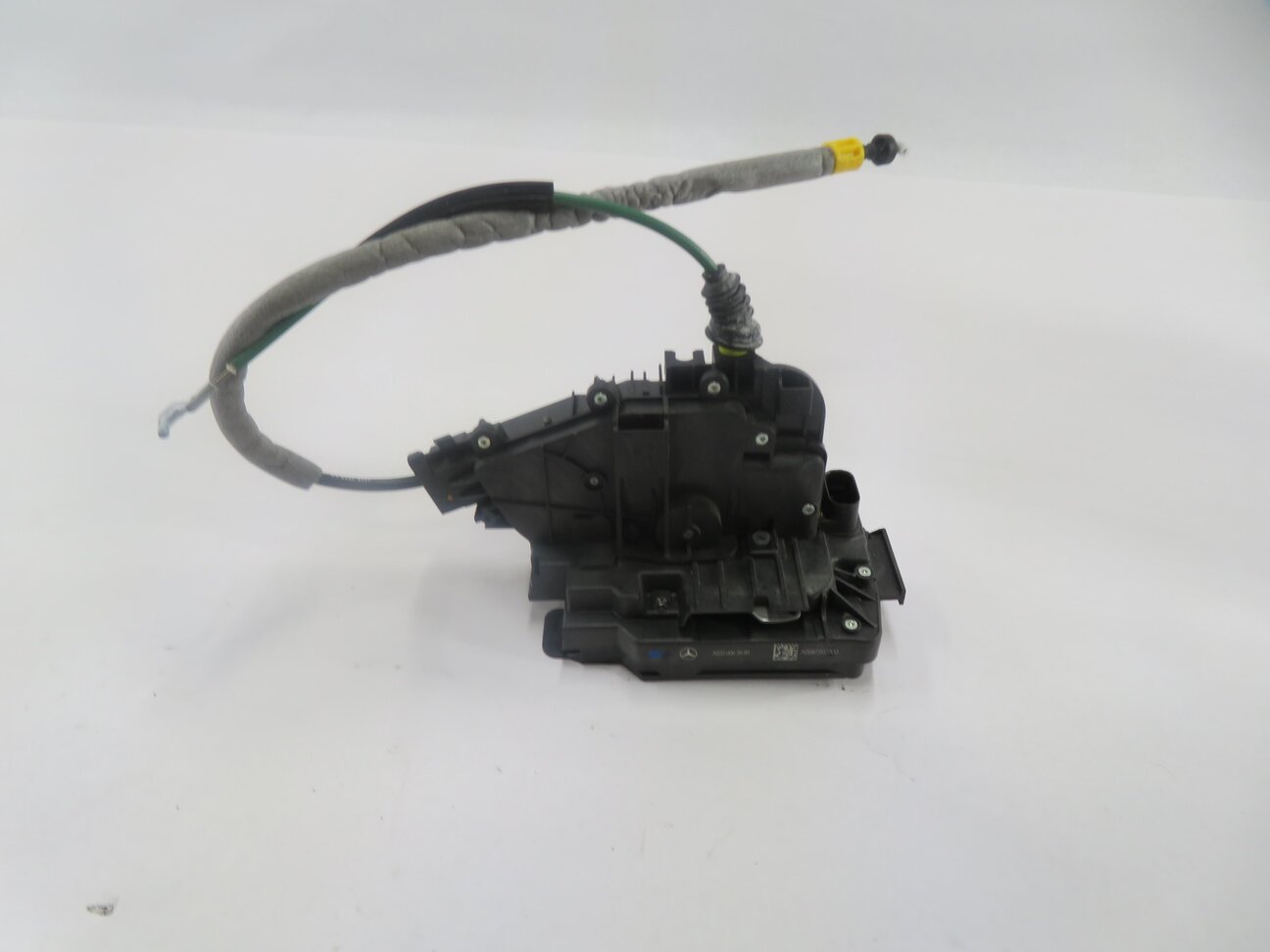 Thumbnail 2: 15-22 MERCEDES C300 C350 C400 C450 E300 E350 E400 E450 GLC300 DRIVER DOOR LATCH