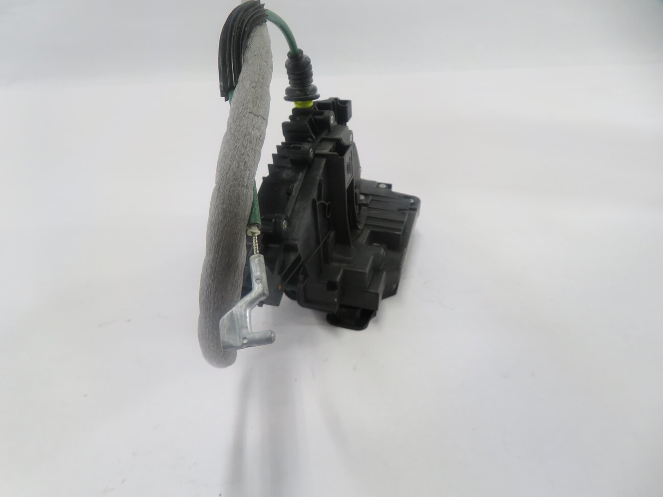 Thumbnail 4: 15-22 MERCEDES C300 C350 C400 C450 E300 E350 E400 E450 GLC300 DRIVER DOOR LATCH