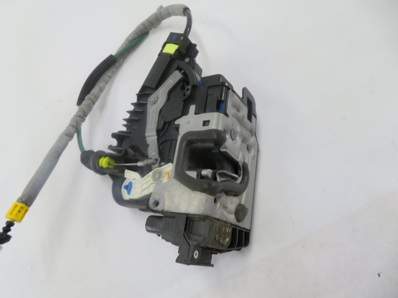 Thumbnail 6: 15-22 MERCEDES C300 C350 C400 C450 E300 E350 E400 E450 GLC300 DRIVER DOOR LATCH