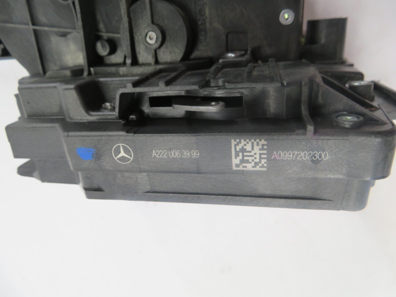Thumbnail 7: 15-22 MERCEDES C300 C350 C400 C450 E300 E350 E400 E450 GLC300 DRIVER DOOR LATCH