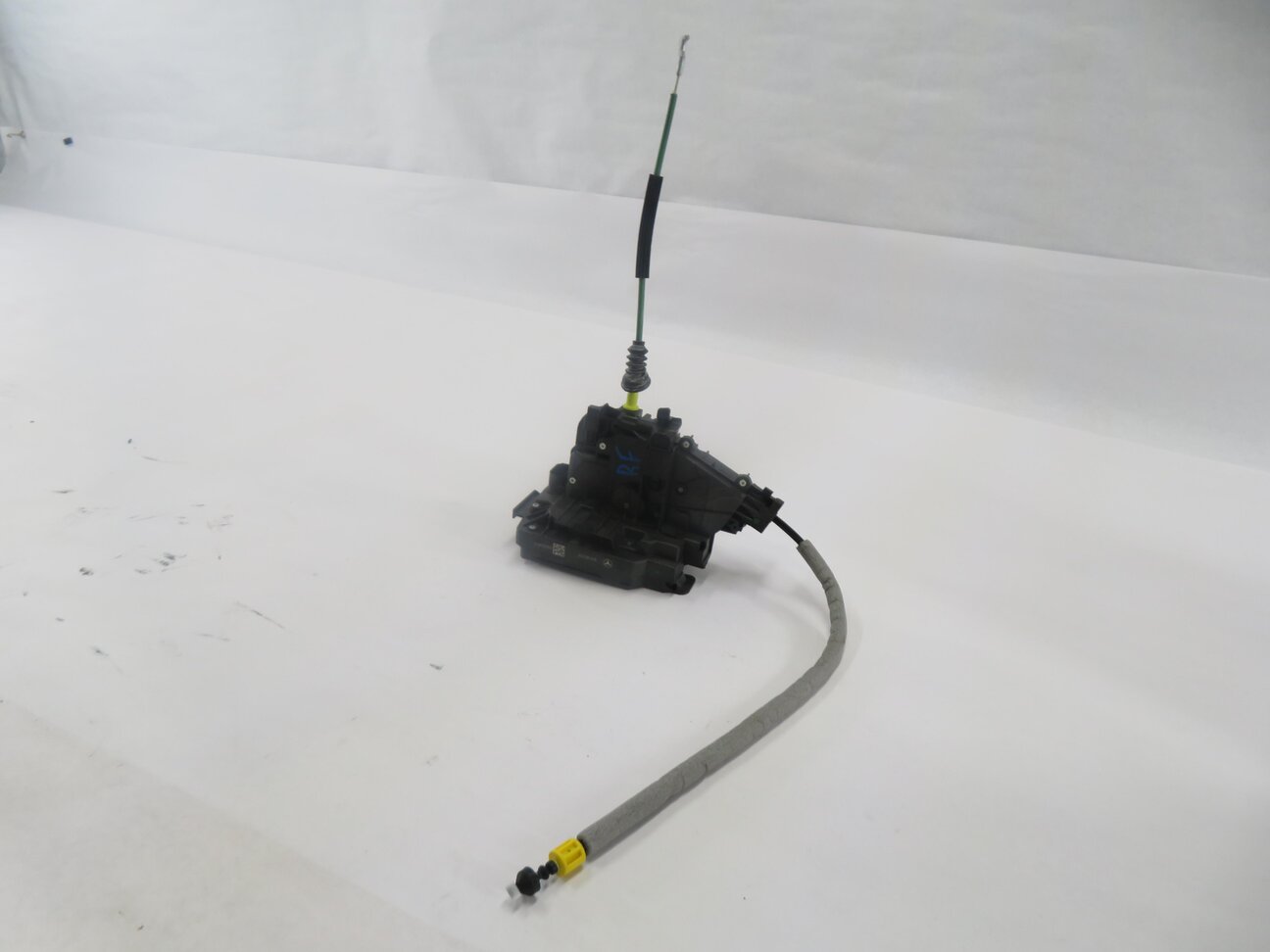 15-22 MERCEDES C300 C350 C400 C450 E300 E350 E400 E450 - RIGHT FRONT DOOR LATCH