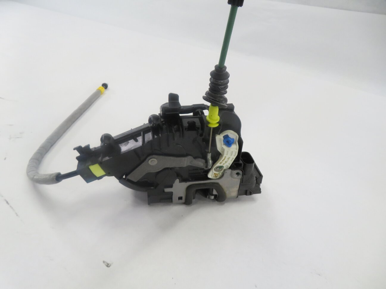 Thumbnail 5: 15-22 MERCEDES C300 C350 C400 C450 E300 E350 E400 E450 - RIGHT FRONT DOOR LATCH