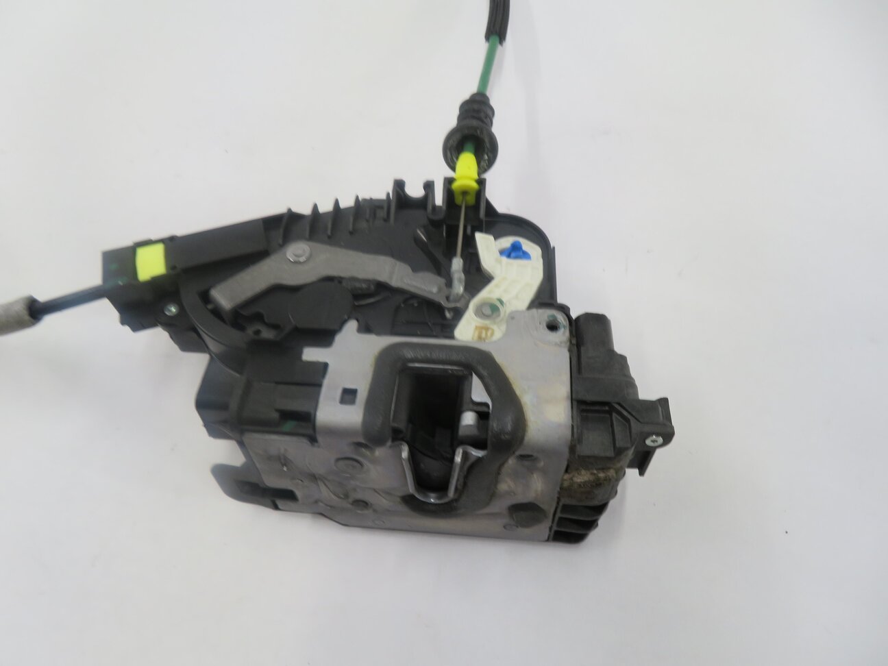 Thumbnail 6: 15-22 MERCEDES C300 C350 C400 C450 E300 E350 E400 E450 - RIGHT FRONT DOOR LATCH