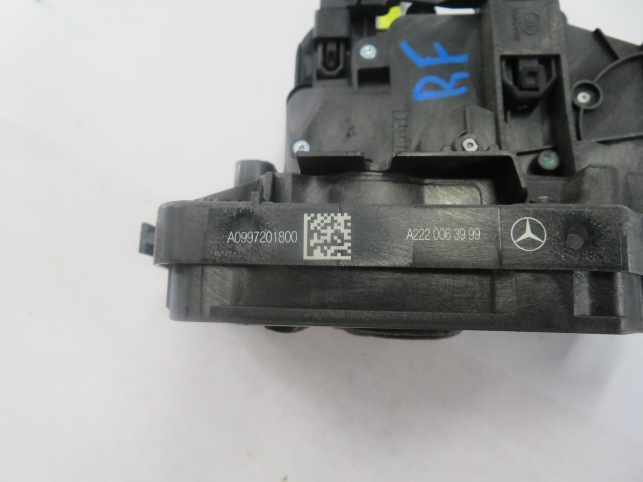 Thumbnail 7: 15-22 MERCEDES C300 C350 C400 C450 E300 E350 E400 E450 - RIGHT FRONT DOOR LATCH