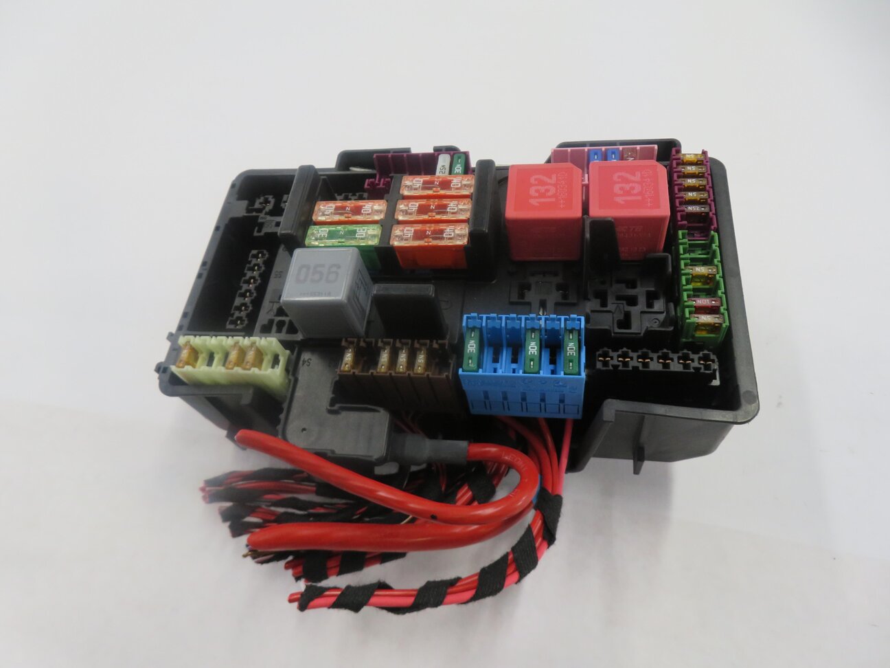 Thumbnail 2: 2016 MERCEDES C300 (W205) REAR TRUNK FUSE BOX