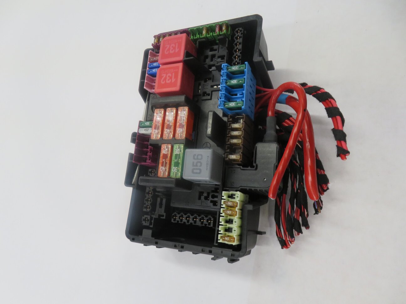 Thumbnail 3: 2016 MERCEDES C300 (W205) REAR TRUNK FUSE BOX