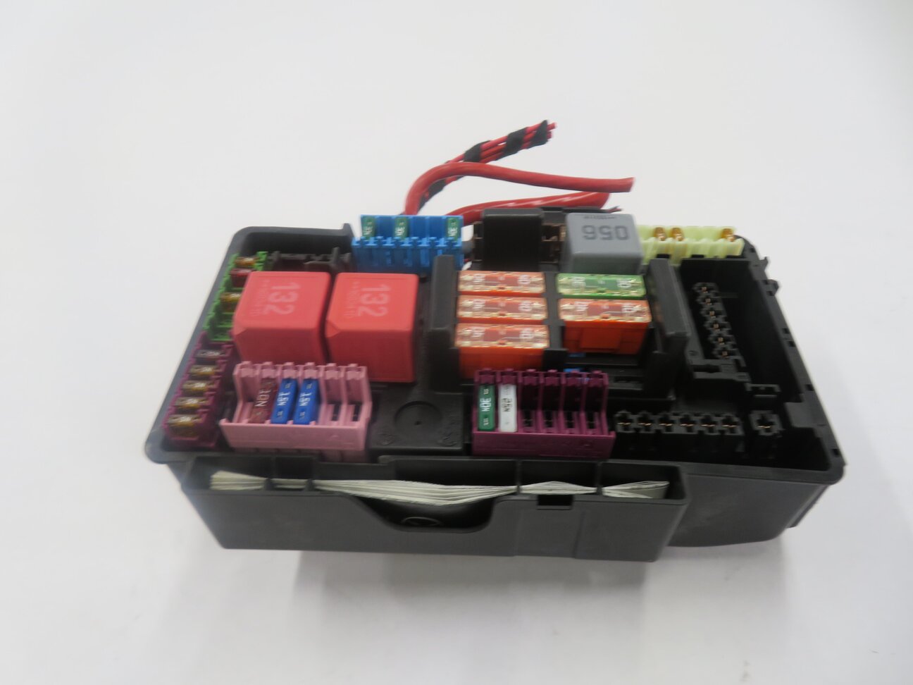 Thumbnail 5: 2016 MERCEDES C300 (W205) REAR TRUNK FUSE BOX