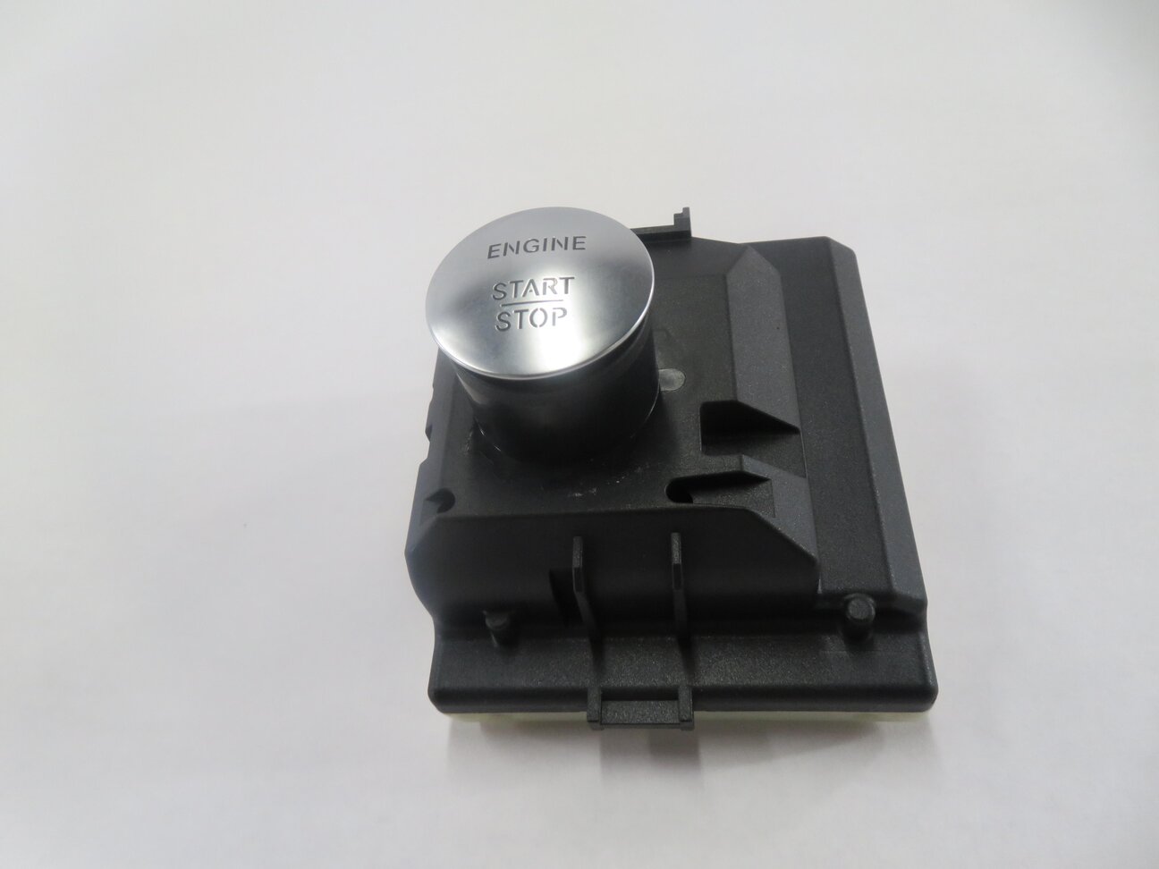 Thumbnail 2: 2016 MERCEDES C300 (W205) ENGINE START STOP SWITCH BUTTON