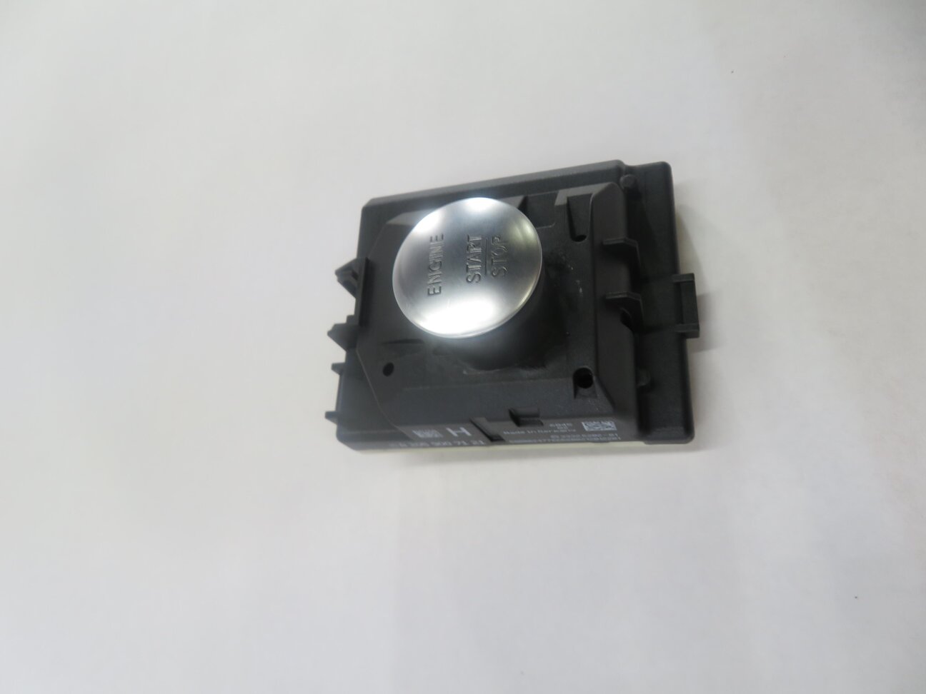 Thumbnail 4: 2016 MERCEDES C300 (W205) ENGINE START STOP SWITCH BUTTON