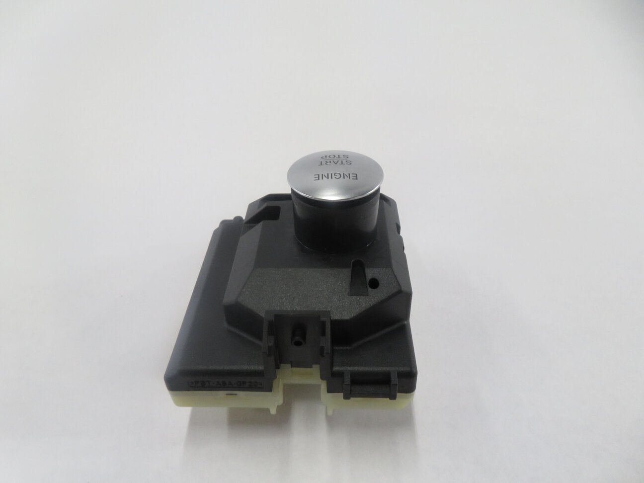 Thumbnail 5: 2016 MERCEDES C300 (W205) ENGINE START STOP SWITCH BUTTON
