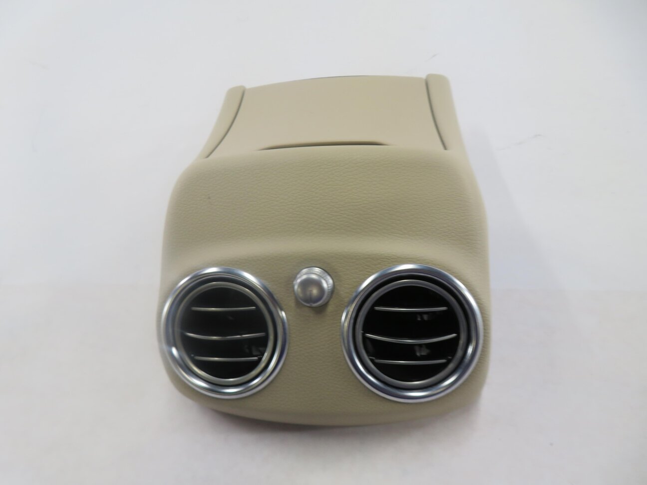 Thumbnail 2: 2016 MERCEDES C300 (W205) REAR CENTER CONSOLE HEATER AC AIR VENT w/ TRIM (BEIGE)