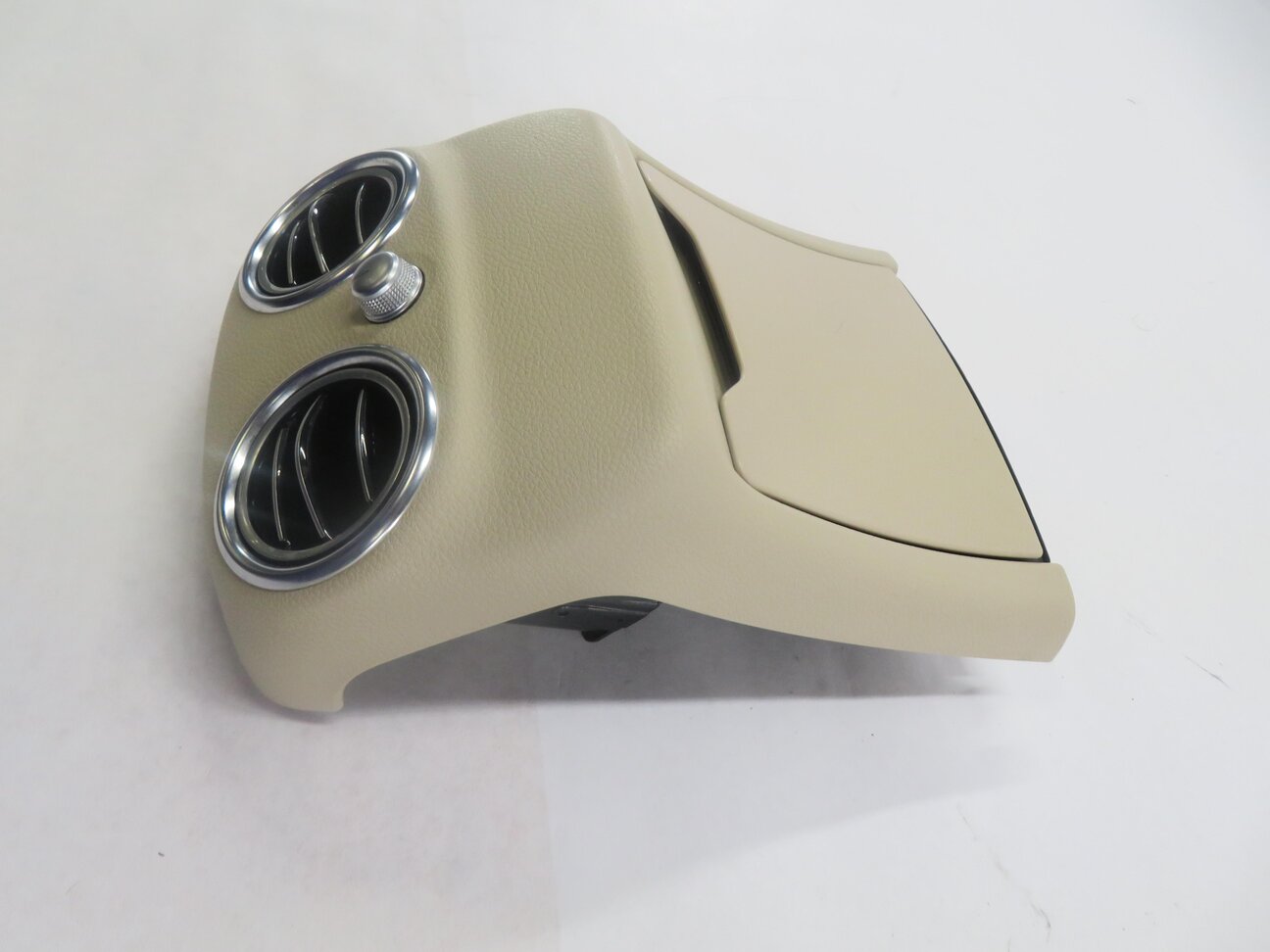 Thumbnail 3: 2016 MERCEDES C300 (W205) REAR CENTER CONSOLE HEATER AC AIR VENT w/ TRIM (BEIGE)
