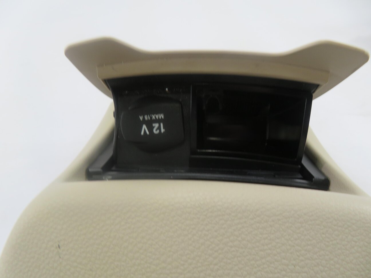 Thumbnail 7: 2016 MERCEDES C300 (W205) REAR CENTER CONSOLE HEATER AC AIR VENT w/ TRIM (BEIGE)