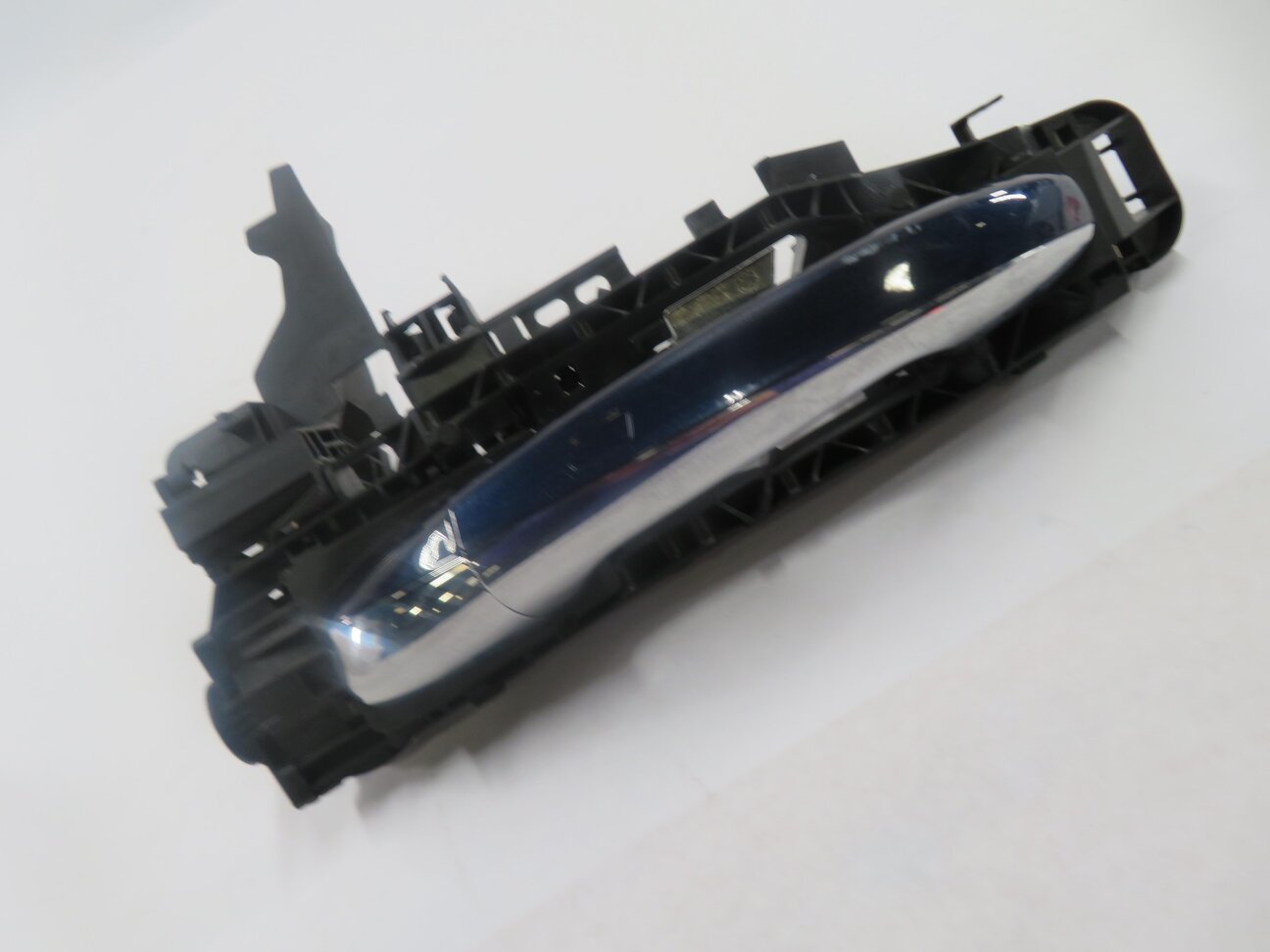 2015-2017 MERCEDES C300 C350 C400 C450 (W205) DRIVER KEYLESS DOOR HANDLE (BLUE)