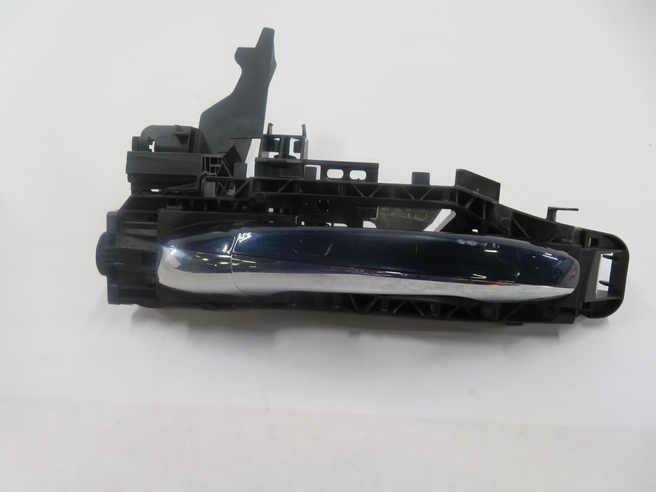 Thumbnail 2: 2015-2017 MERCEDES C300 C350 C400 C450 (W205) DRIVER KEYLESS DOOR HANDLE (BLUE)